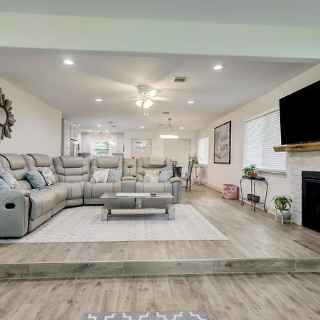 Kingwood Cottage - 10 Mins From Iah - Lake Front ハンブル エクステリア 写真