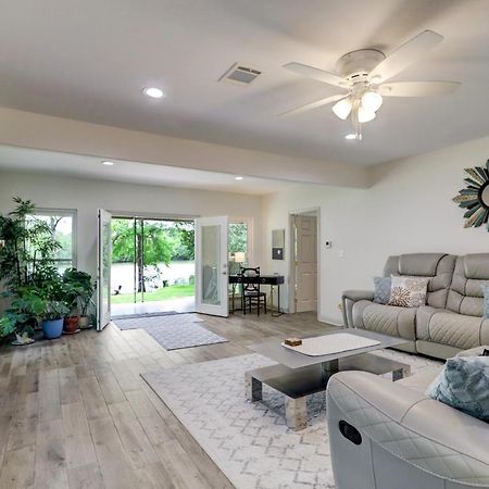 Kingwood Cottage - 10 Mins From Iah - Lake Front ハンブル エクステリア 写真