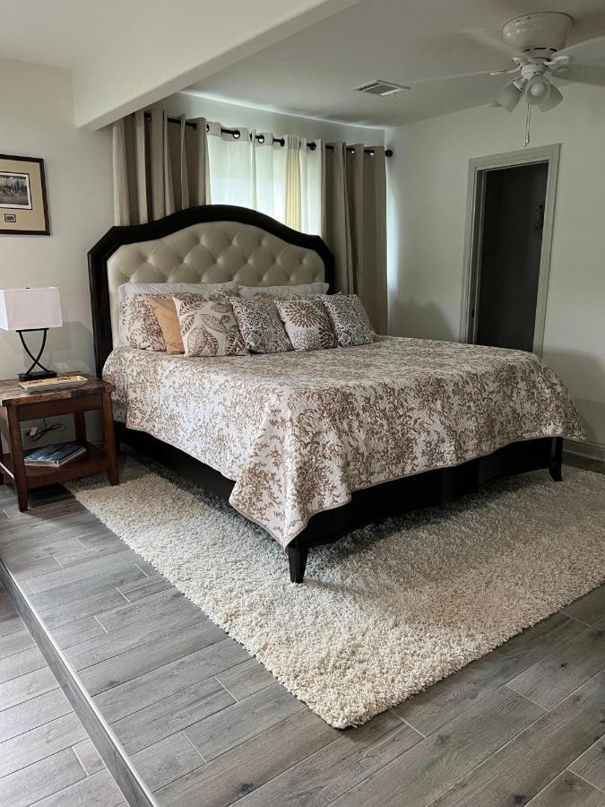 Kingwood Cottage - 10 Mins From Iah - Lake Front ハンブル エクステリア 写真