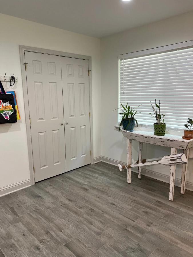Kingwood Cottage - 10 Mins From Iah - Lake Front ハンブル エクステリア 写真