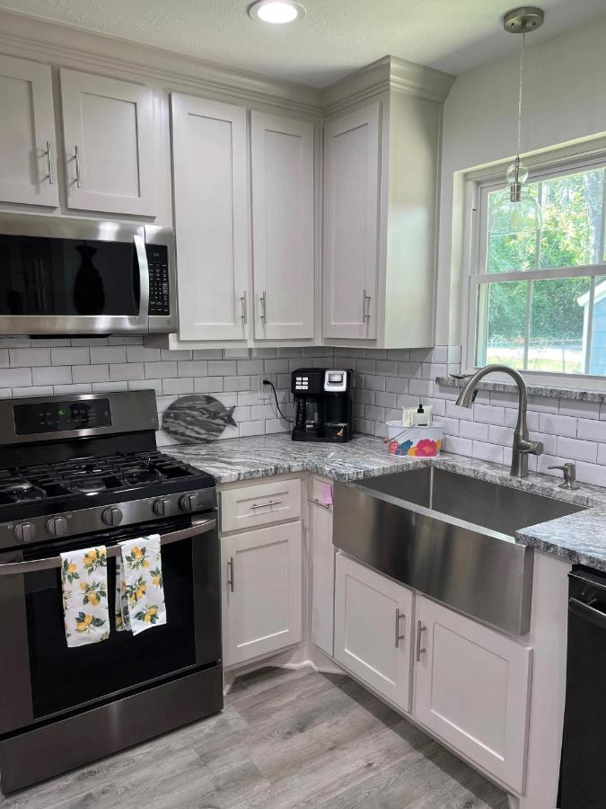 Kingwood Cottage - 10 Mins From Iah - Lake Front ハンブル エクステリア 写真