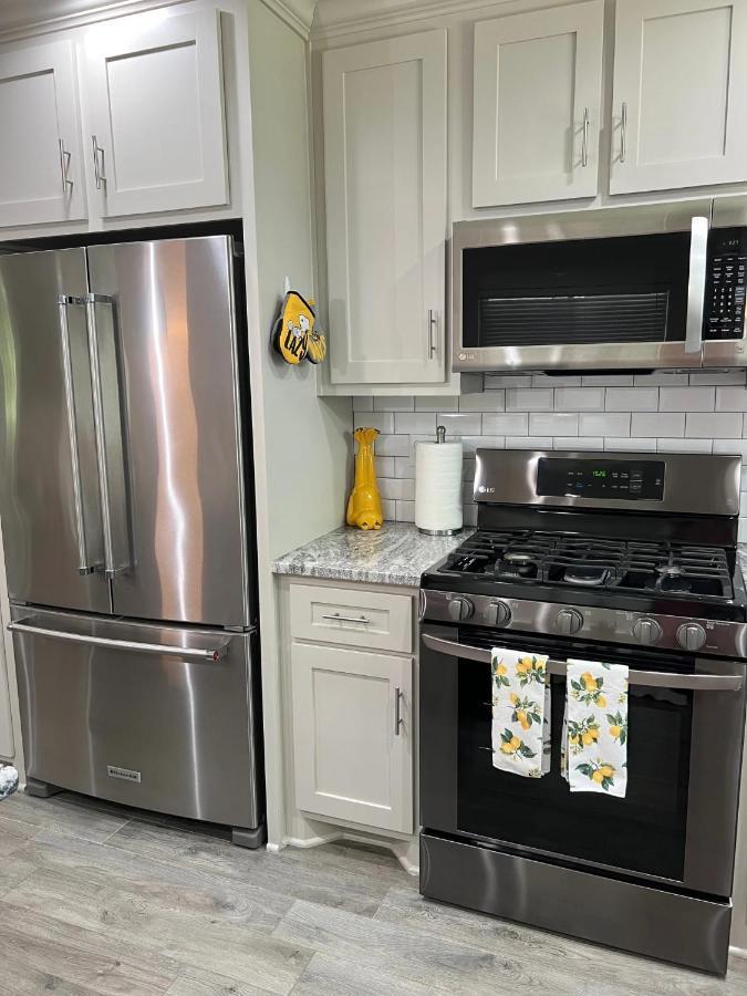 Kingwood Cottage - 10 Mins From Iah - Lake Front ハンブル エクステリア 写真