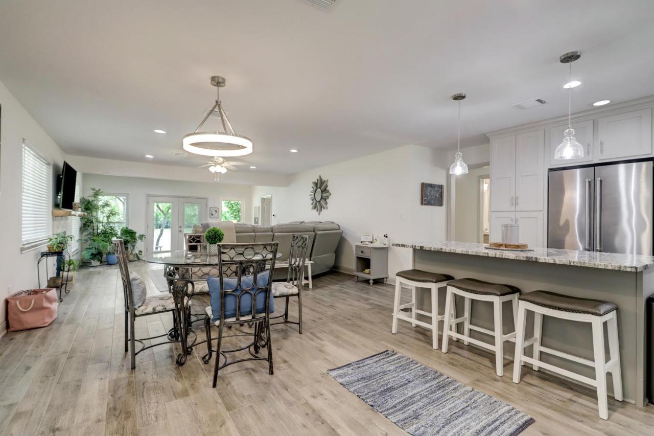 Kingwood Cottage - 10 Mins From Iah - Lake Front ハンブル エクステリア 写真
