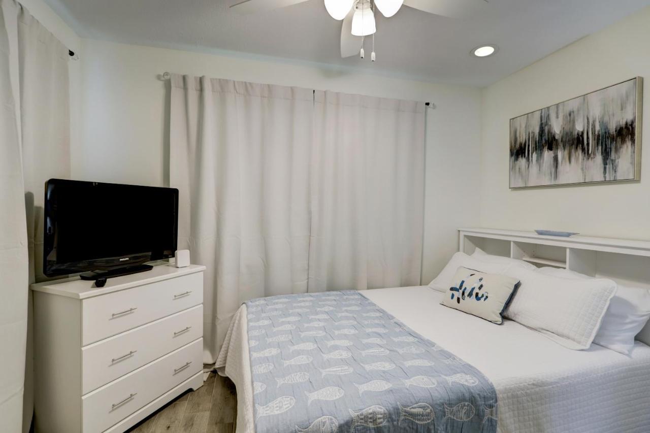 Kingwood Cottage - 10 Mins From Iah - Lake Front ハンブル エクステリア 写真