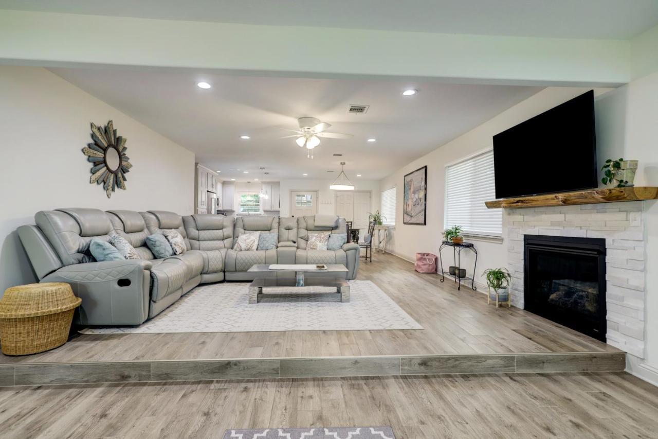 Kingwood Cottage - 10 Mins From Iah - Lake Front ハンブル エクステリア 写真