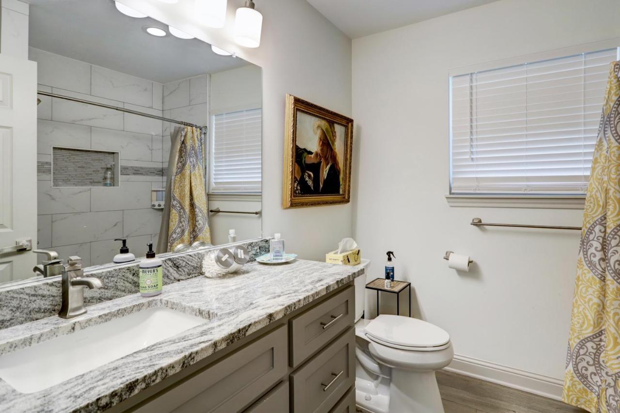 Kingwood Cottage - 10 Mins From Iah - Lake Front ハンブル エクステリア 写真