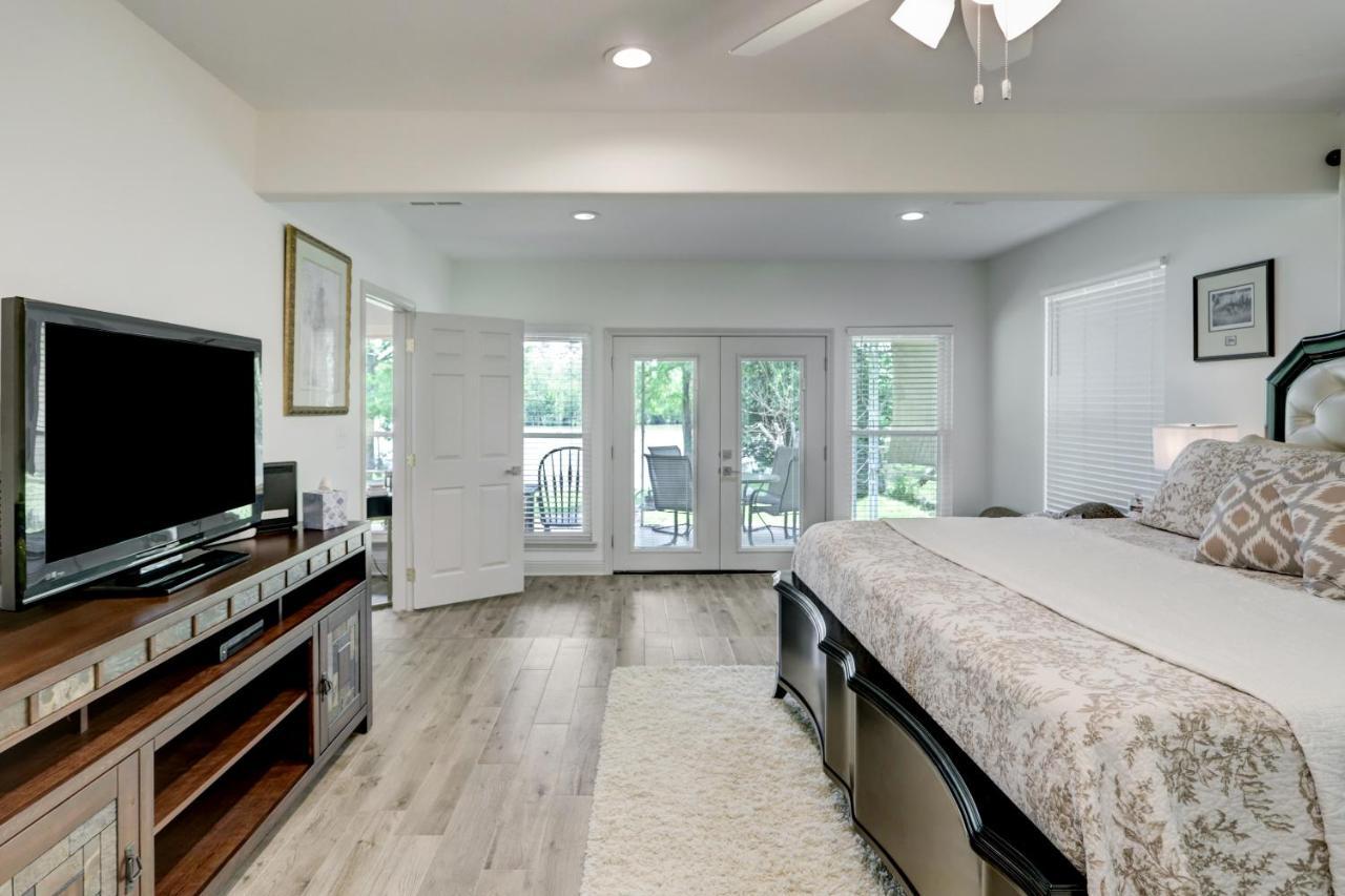 Kingwood Cottage - 10 Mins From Iah - Lake Front ハンブル エクステリア 写真