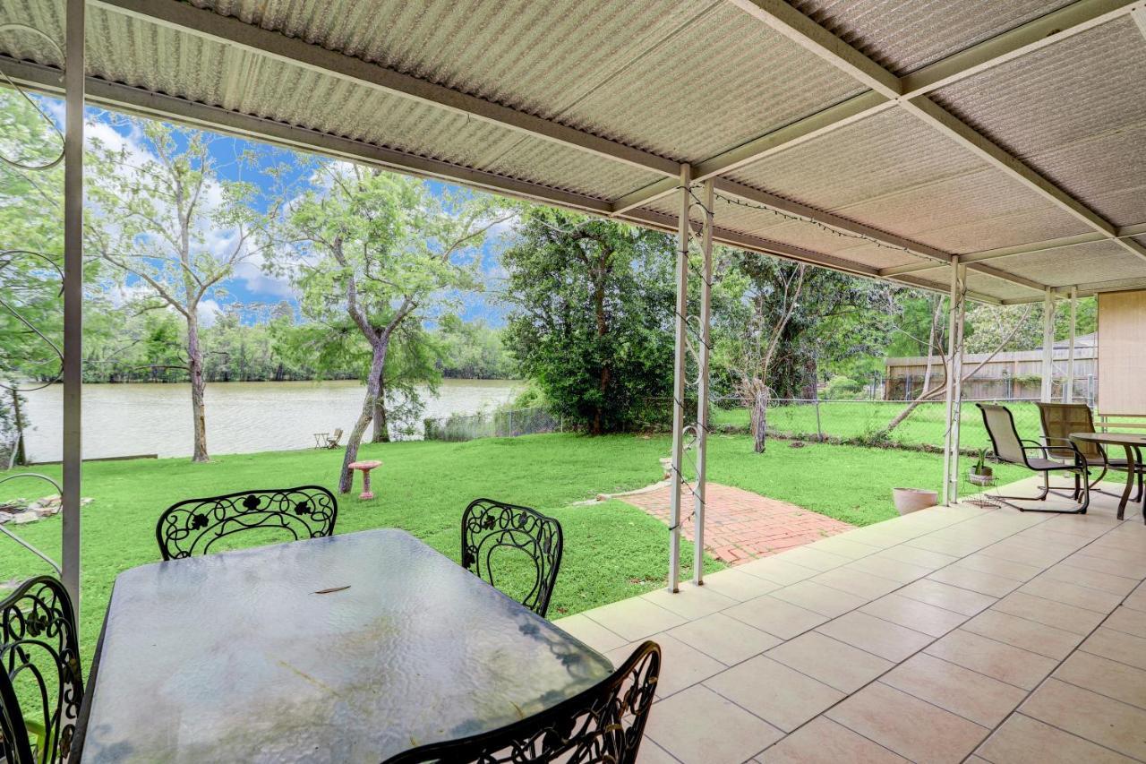 Kingwood Cottage - 10 Mins From Iah - Lake Front ハンブル エクステリア 写真