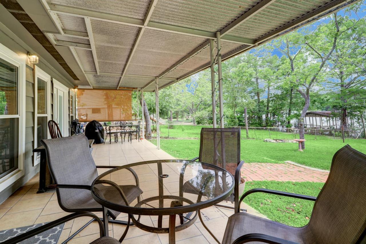 Kingwood Cottage - 10 Mins From Iah - Lake Front ハンブル エクステリア 写真