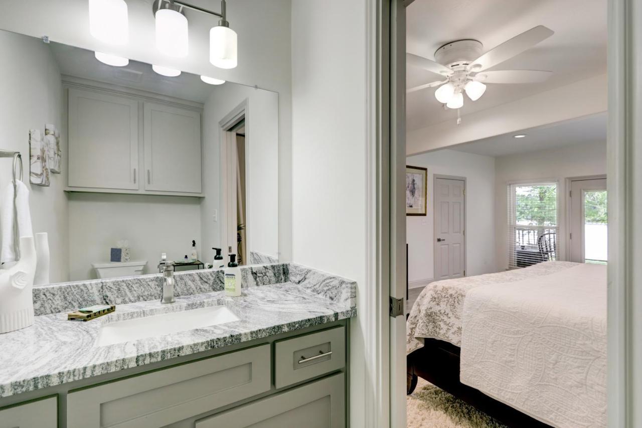 Kingwood Cottage - 10 Mins From Iah - Lake Front ハンブル エクステリア 写真