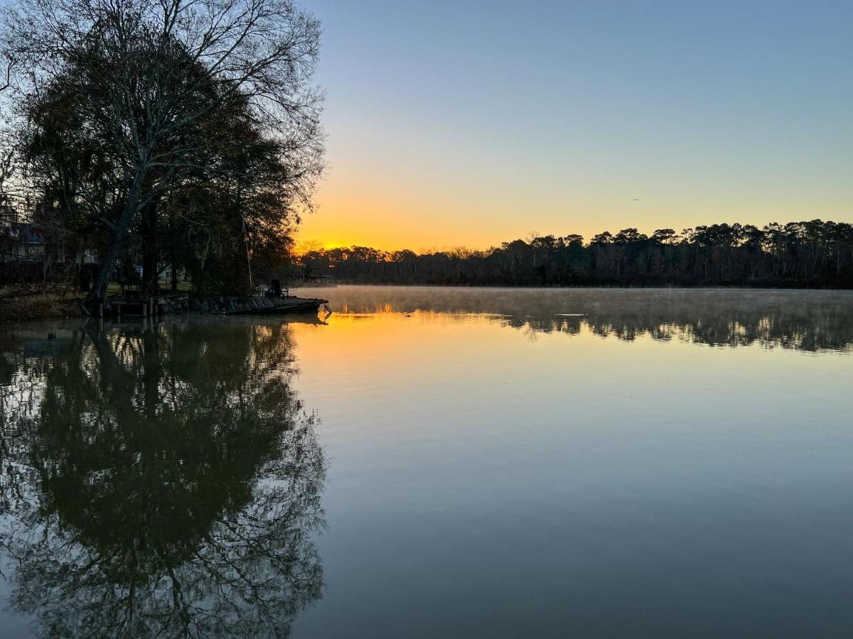 Kingwood Cottage - 10 Mins From Iah - Lake Front ハンブル エクステリア 写真